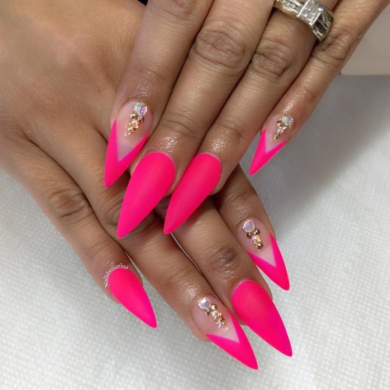 Ногти острые яркие