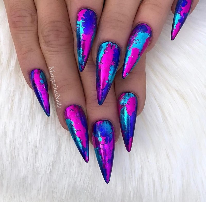 Ногти острые яркие