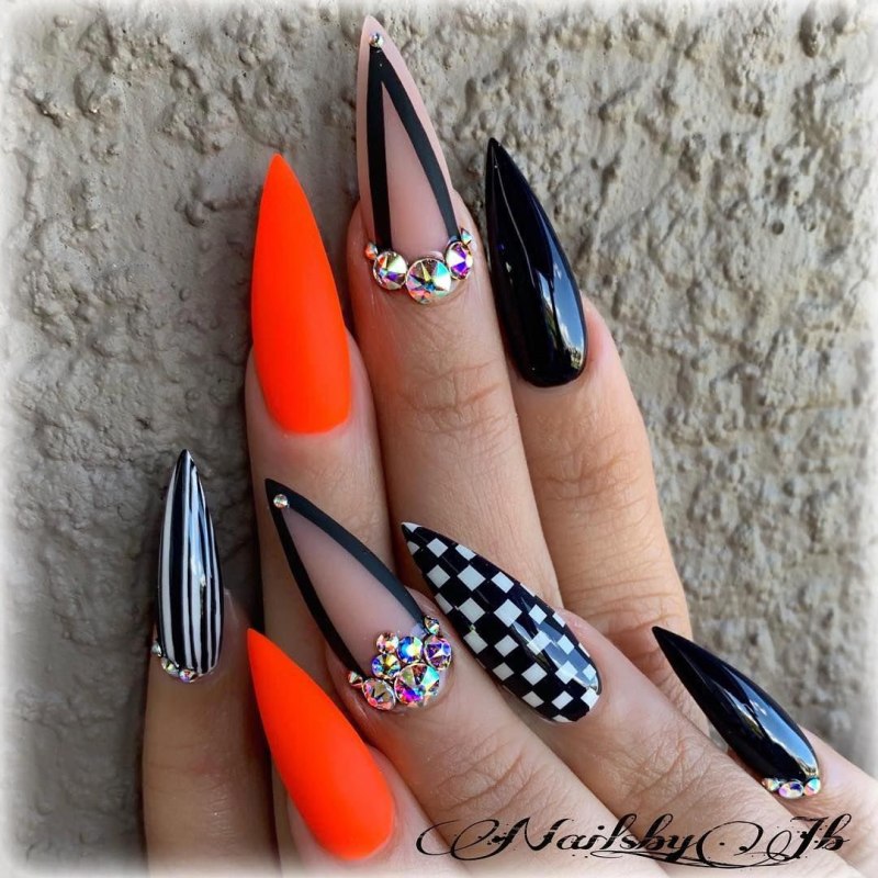 Ногти длинные острые яркие