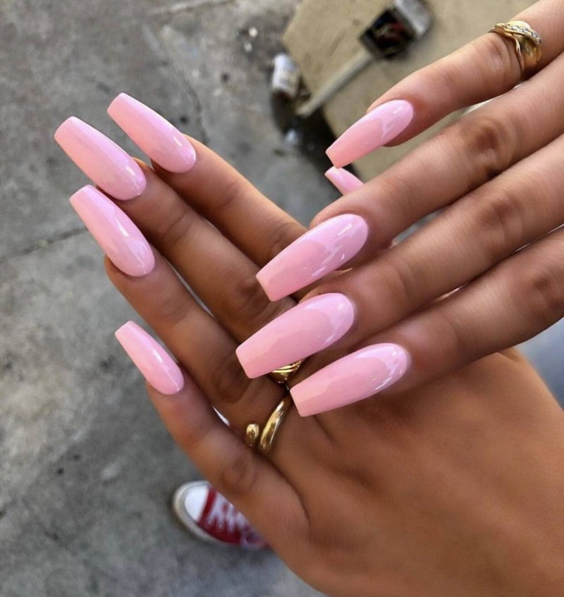 Ногти нарощенные ярко розовые