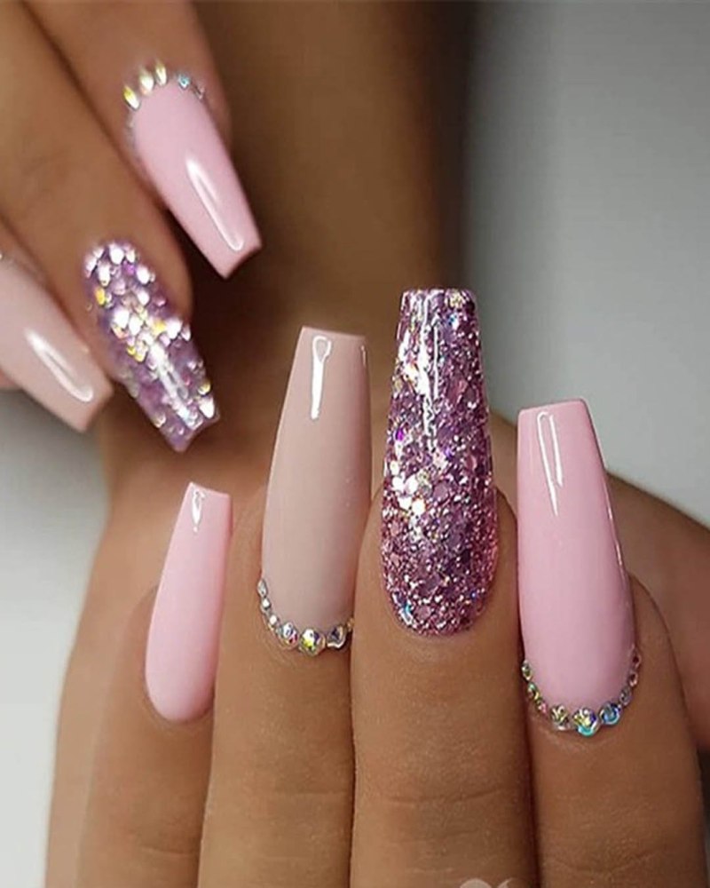 Розовое омбре на длинных ногтях