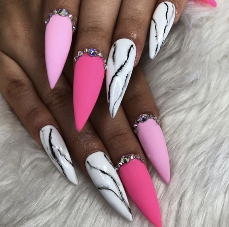 Разноцветные розовые ногти