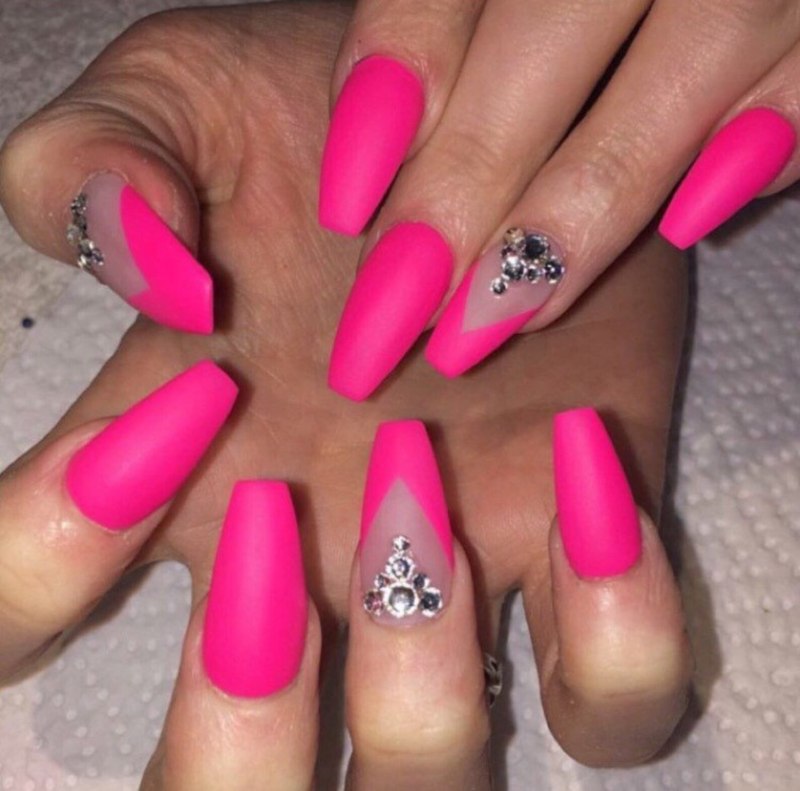 Яркие длинные ногти