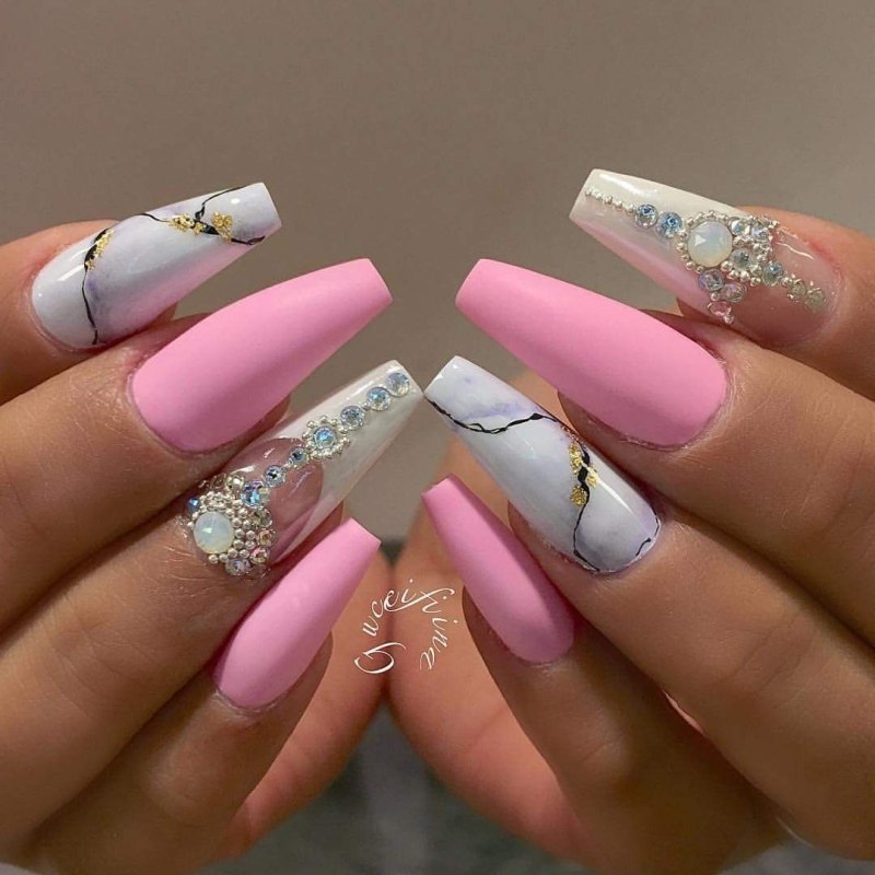 Розово голубое омбре на ногтях