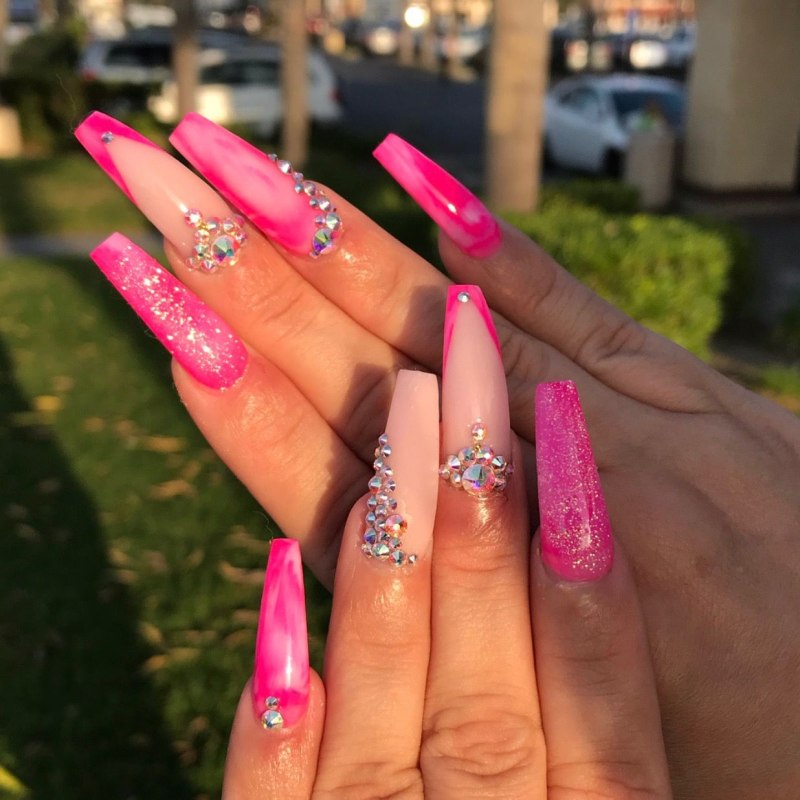 Сиреневые длинные ногти