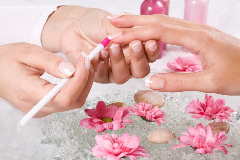 Европейский необрезной маникюр