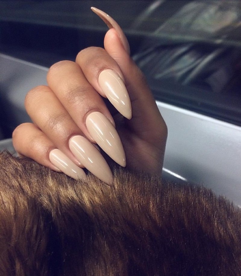 Маникюр миндаль стилет