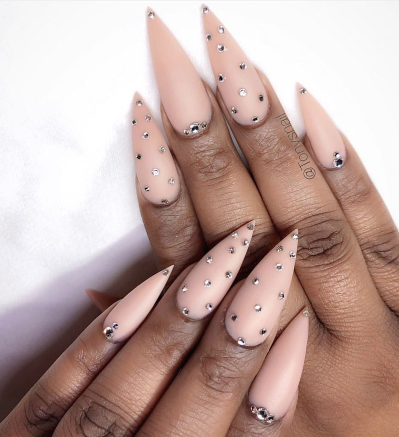 Острый миндаль нюд