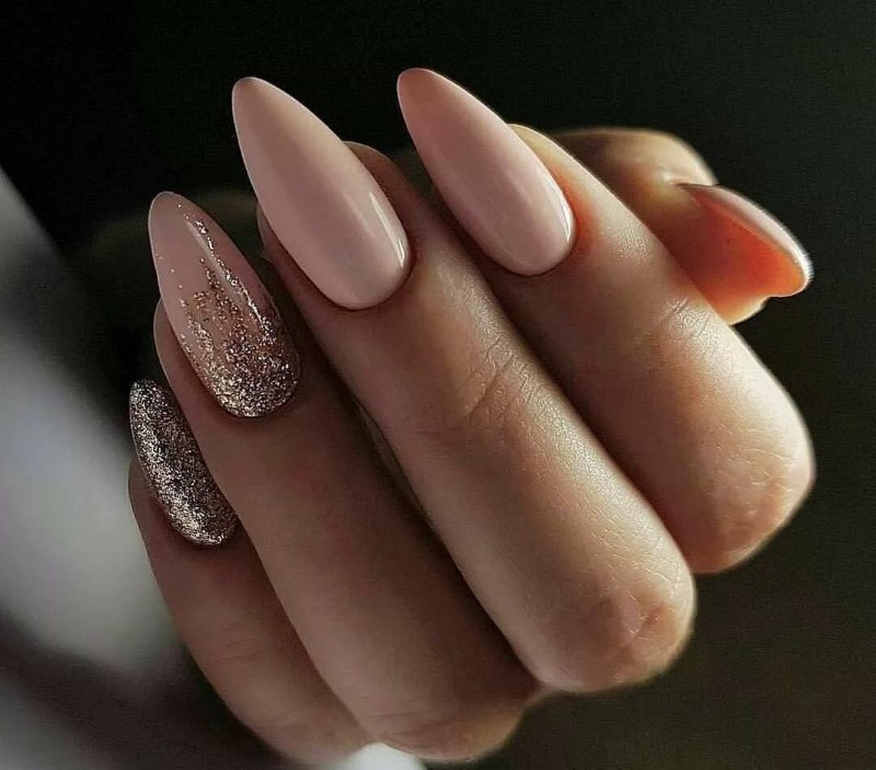 Маникюр нюдовые тона миндаль