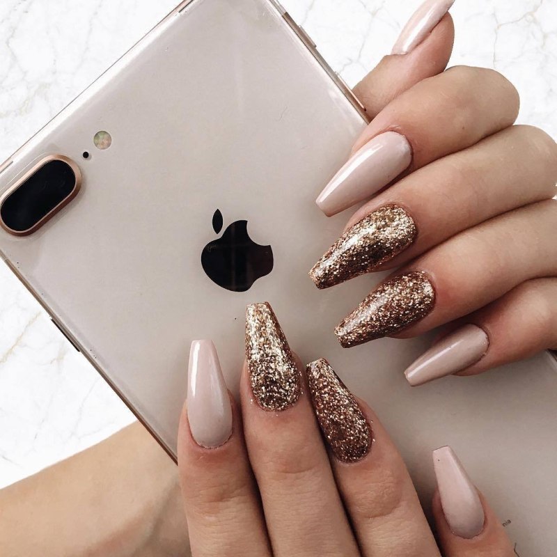 Острые ногти бежевые