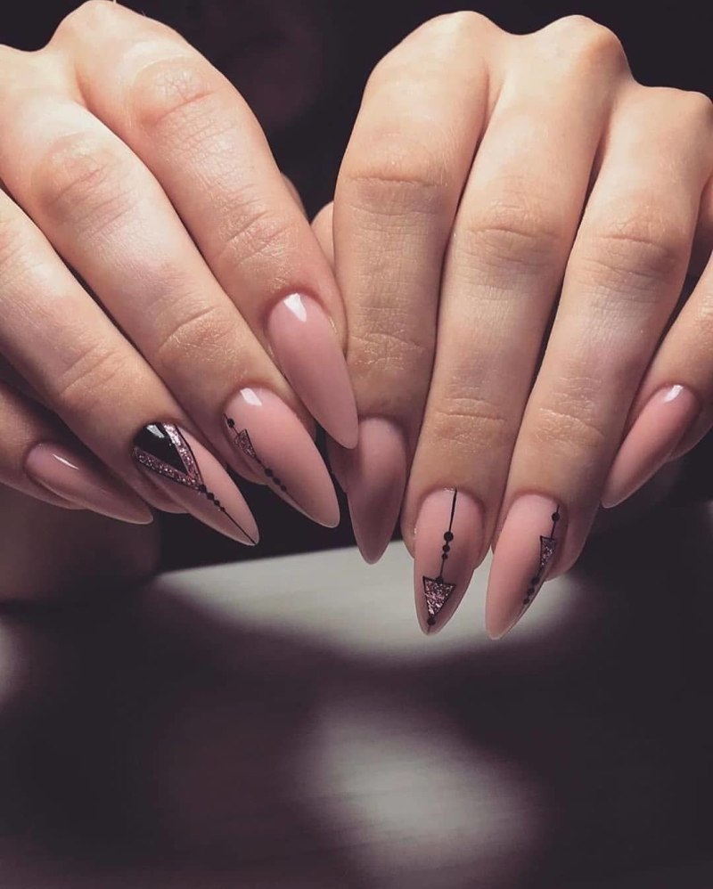 Маникюр нюд мрамор миндаль