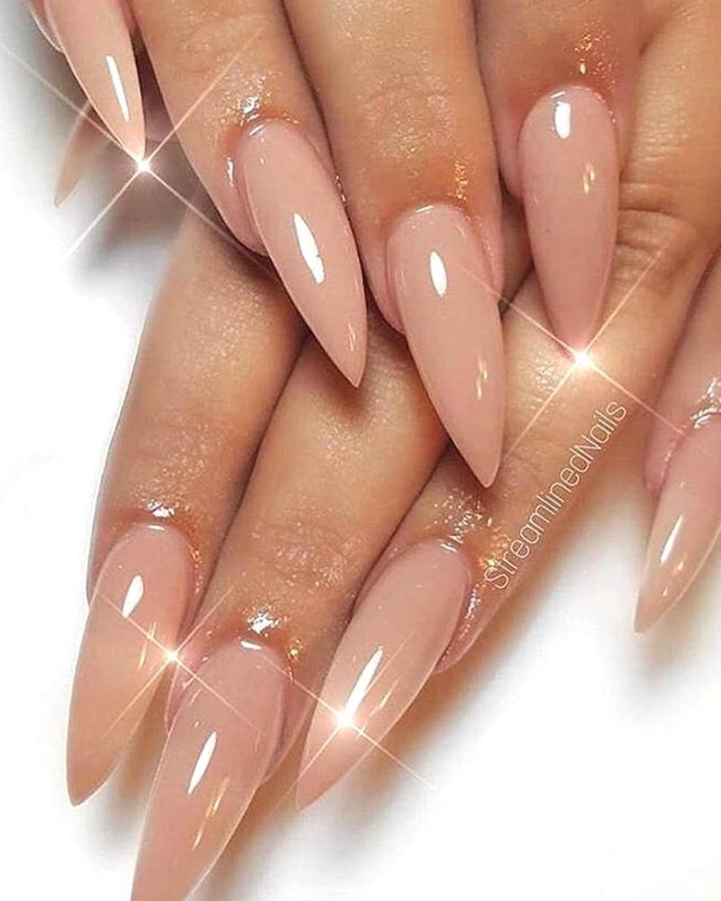 Острые ногти бежевые