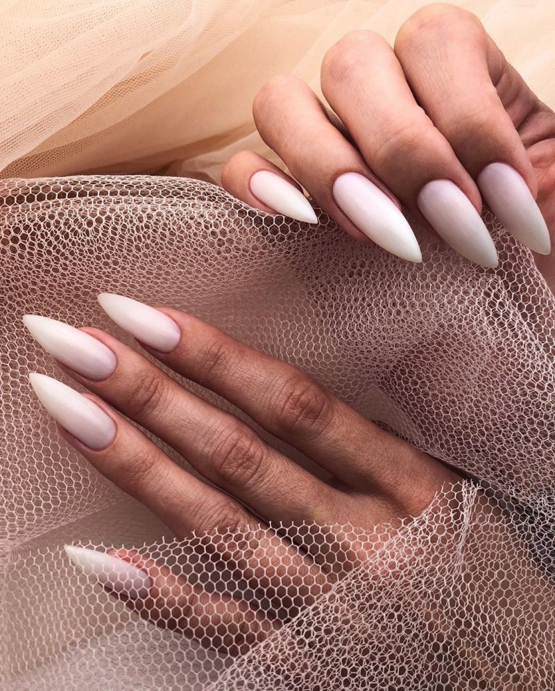 Ногти длинные острые однотонные