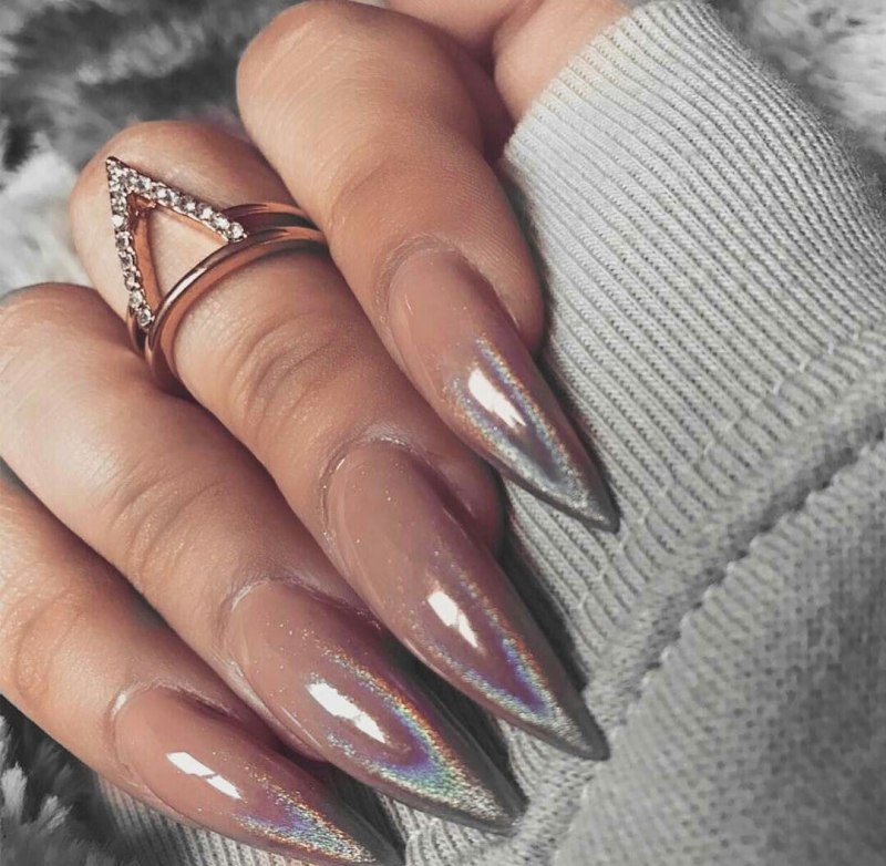 Ногти длинные острые