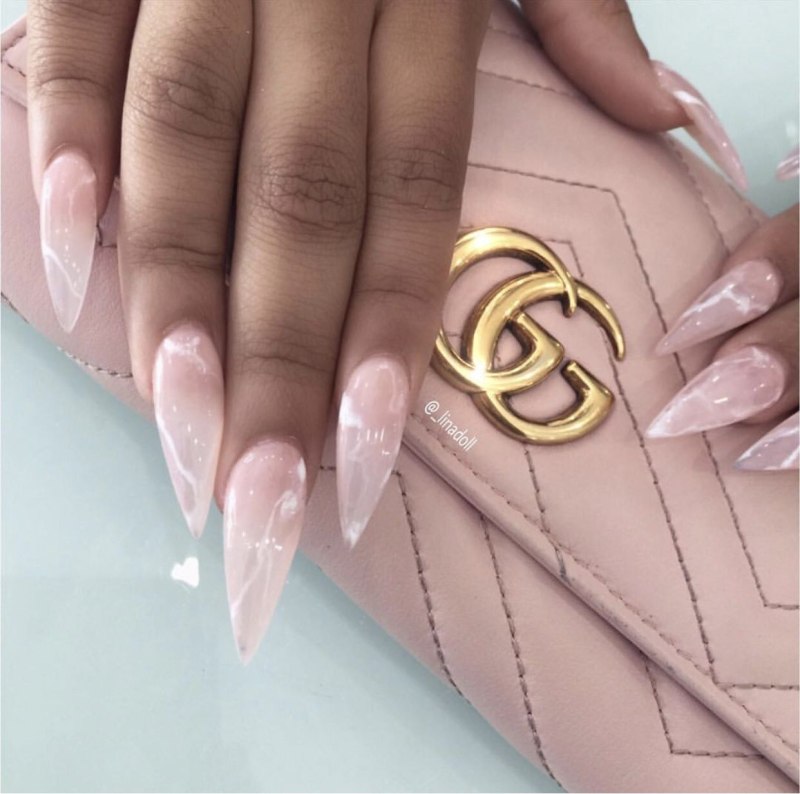 Острые ногти бежевые