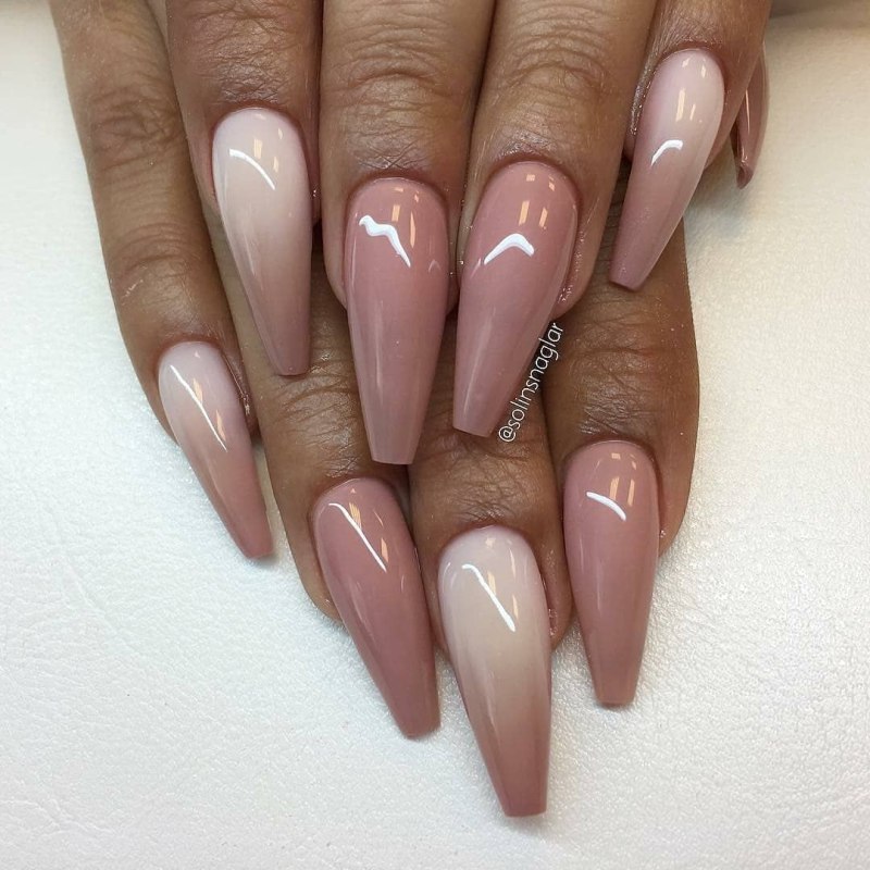 Маникюр нюдовый на миндаль 3