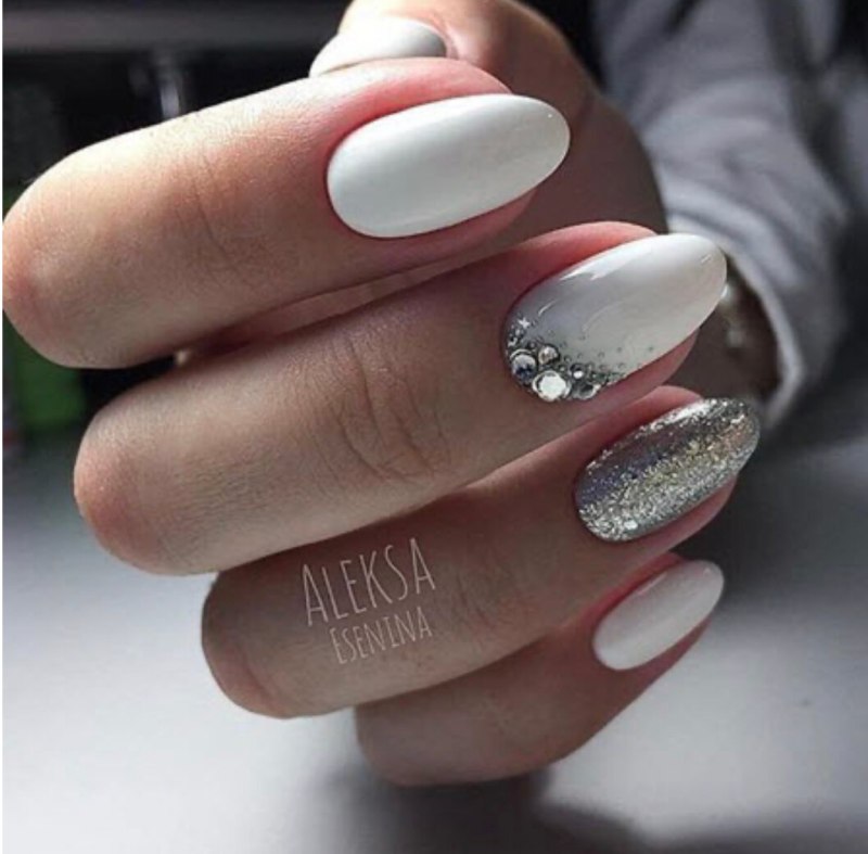 Сиренево серебристый маникюр