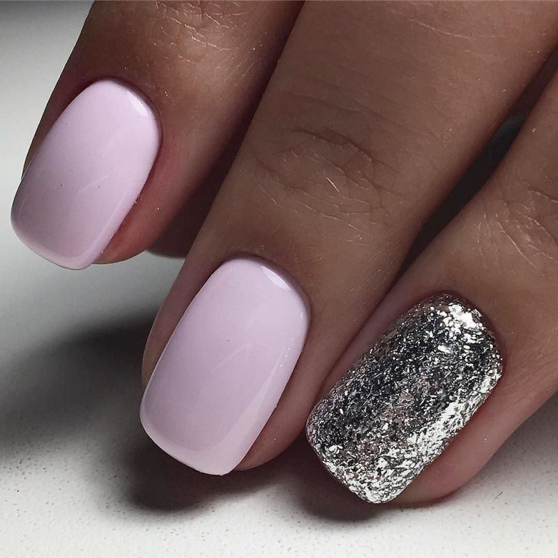 Маникюр на короткие ногти с серебром