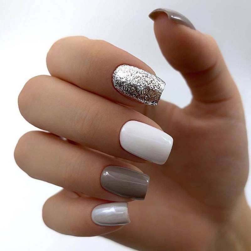 Маникюр розовый с черным