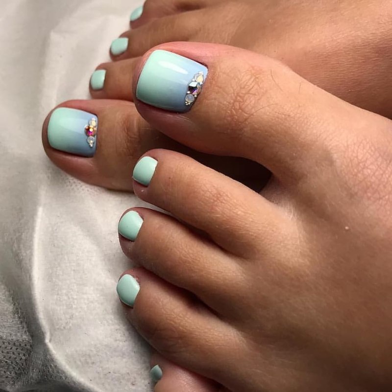 Педикюр синий