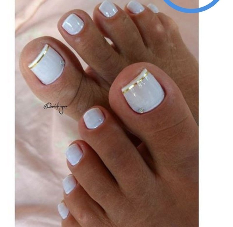 Педикюр синего цвета