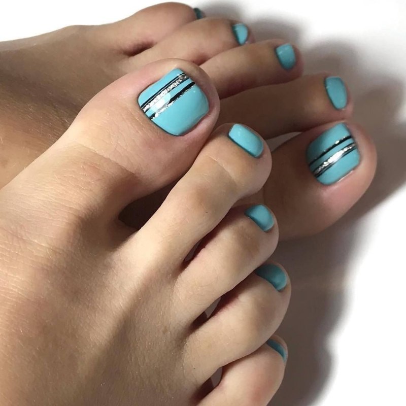 Педикюр синий с розовым