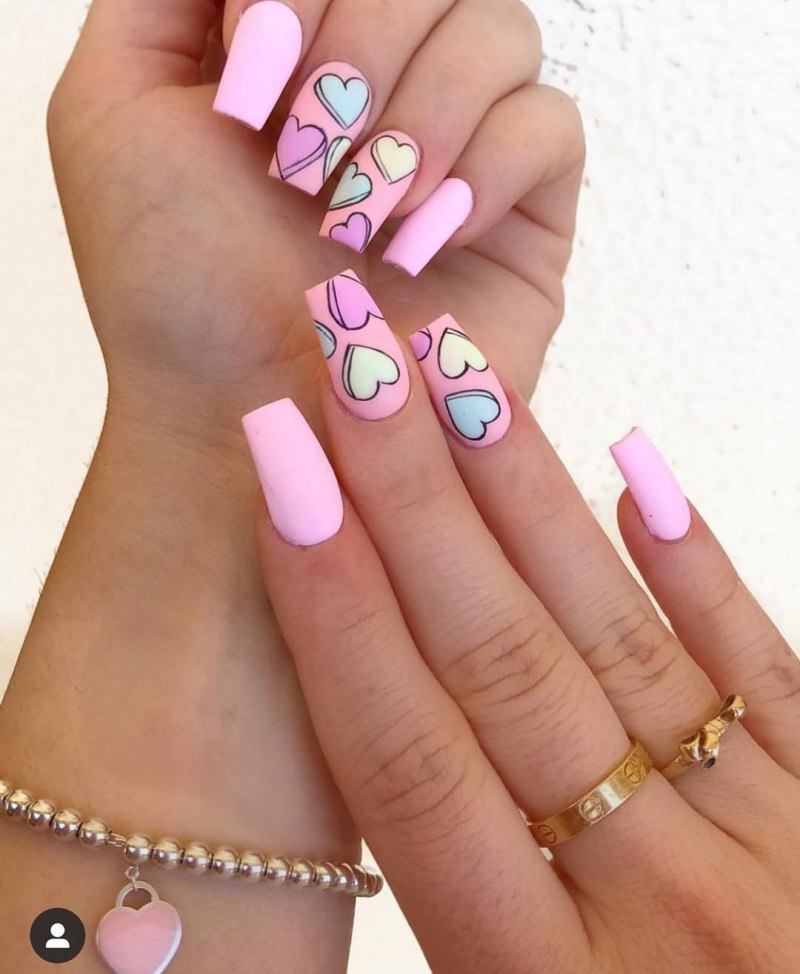 Розовый маникюр