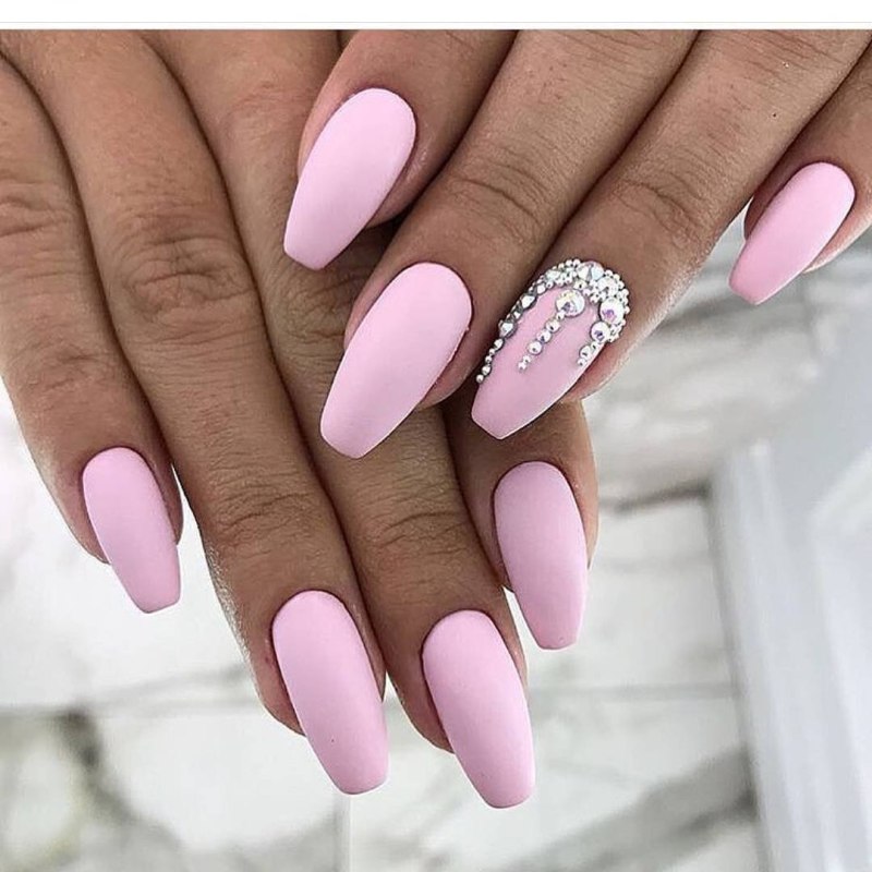 Красивый розовый маникюр