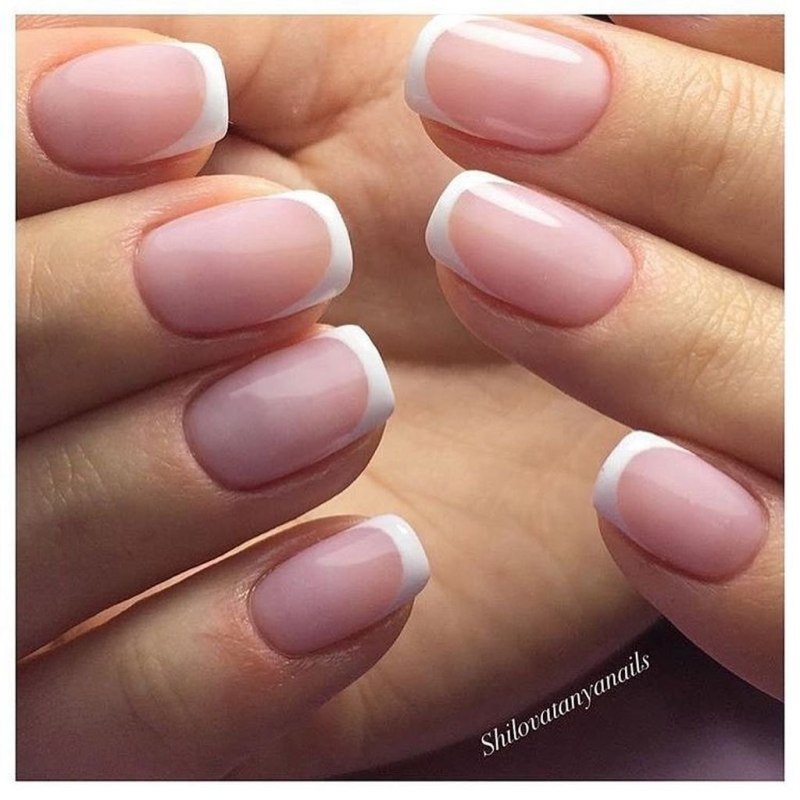 Закругленный квадрат ногти французский маникюр