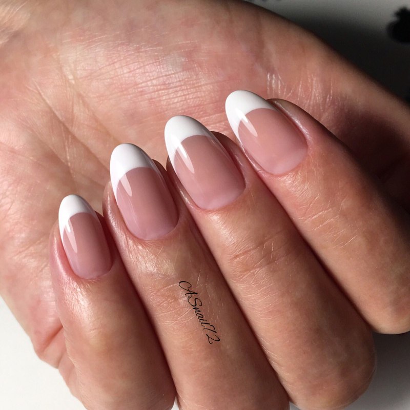 Однотонный французский маникюр