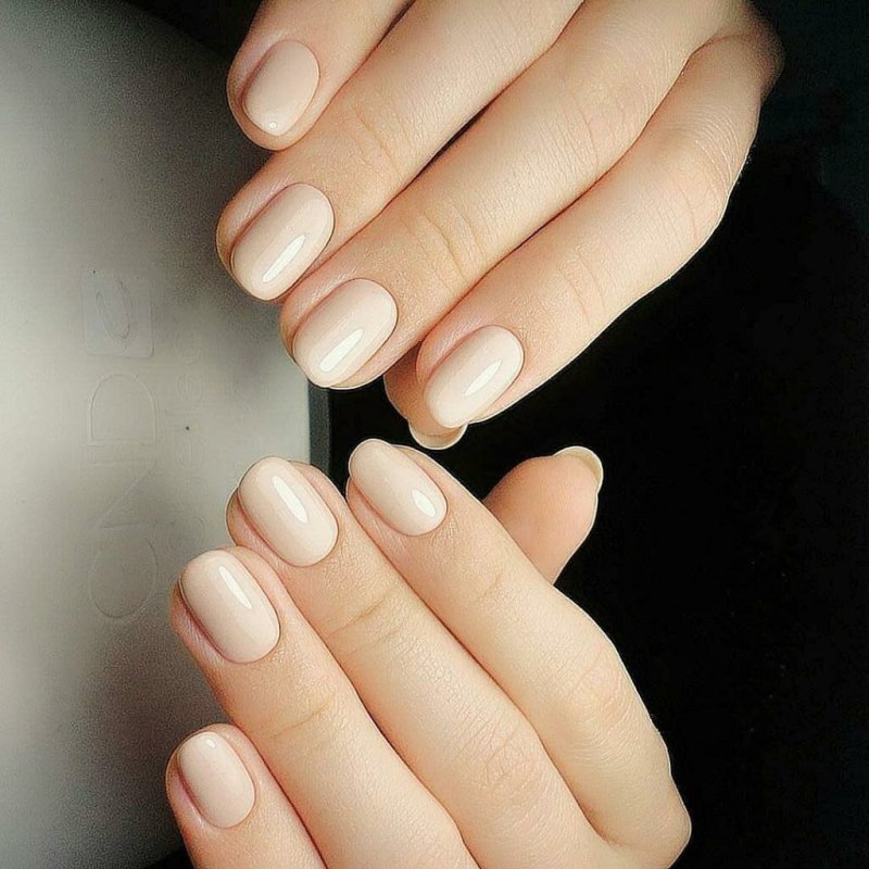 Полупрозрачный маникюр