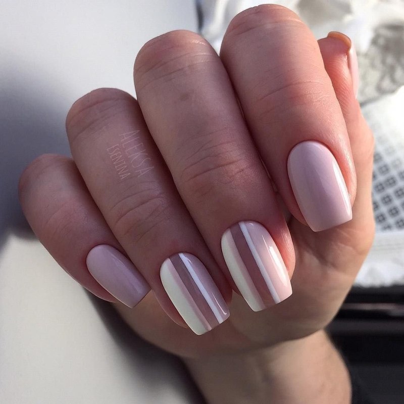 Ногти с полосой по середине