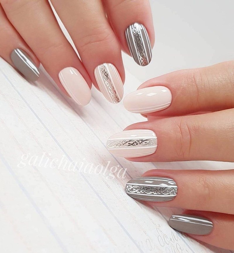 Маникюр с черными полосками