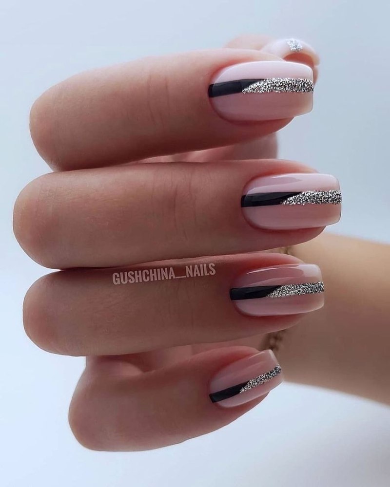 Маникюр с полосками