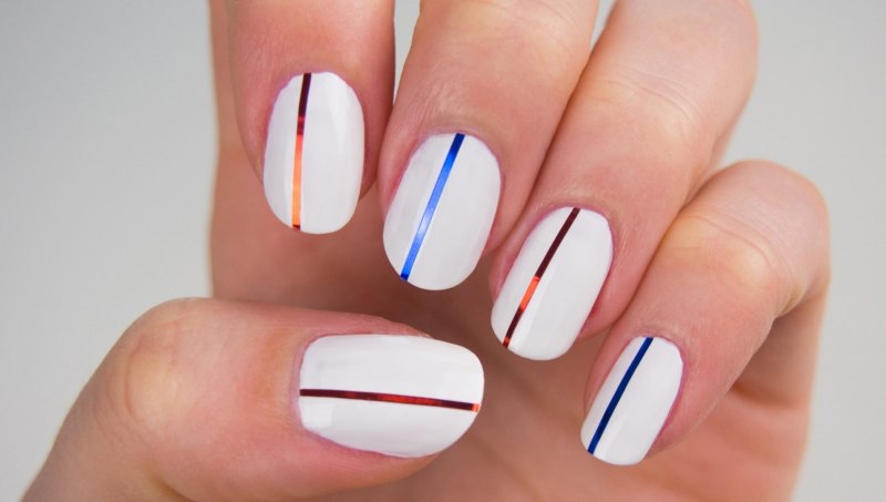 Маникюр с полосками