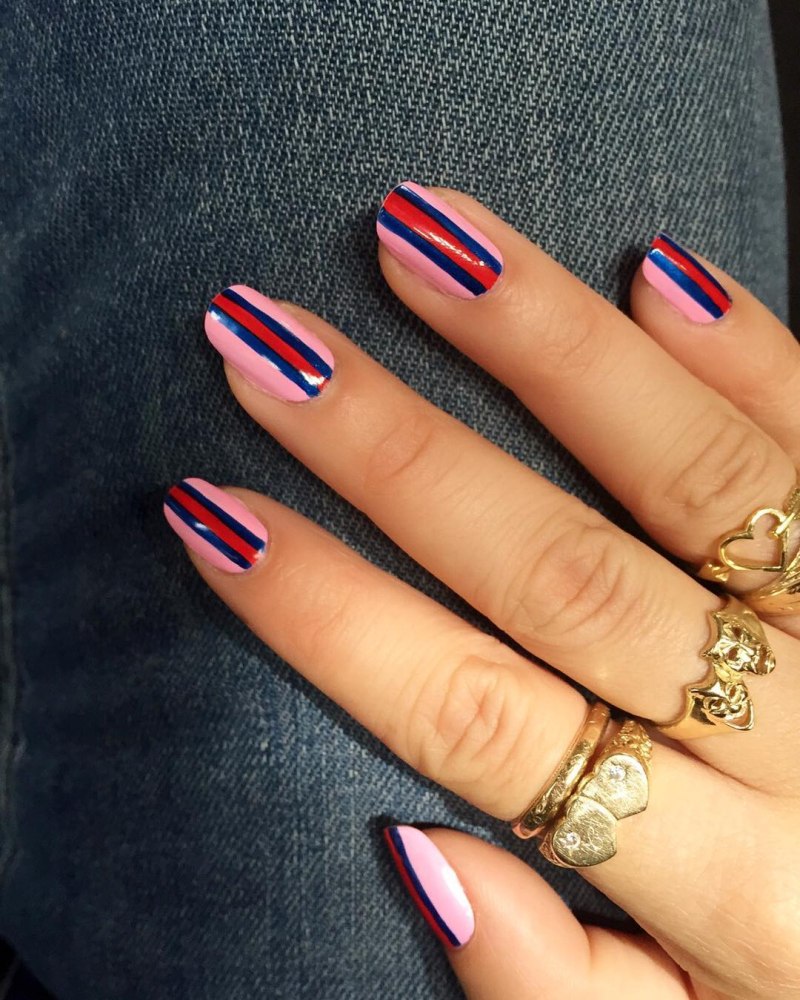 Маникюр на короткие с полосками