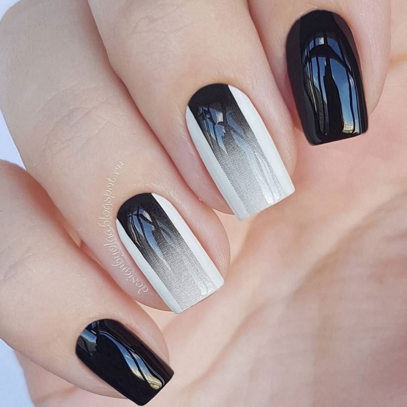 Маникюр с блестящими полосками
