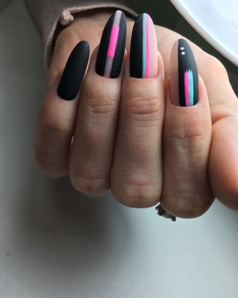 Маникюр омбре черно белый