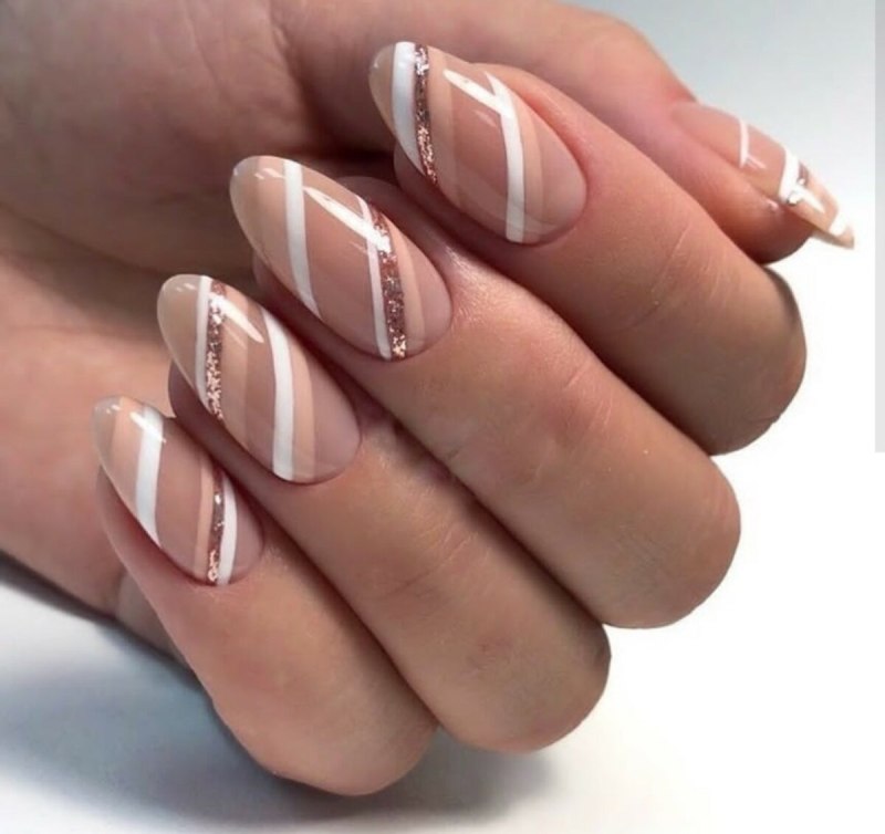 Дизайн ногтей с линиями