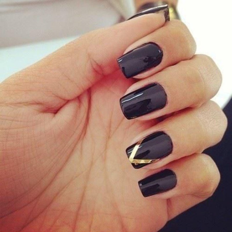 Маникюр 2020 в темных тонах модные