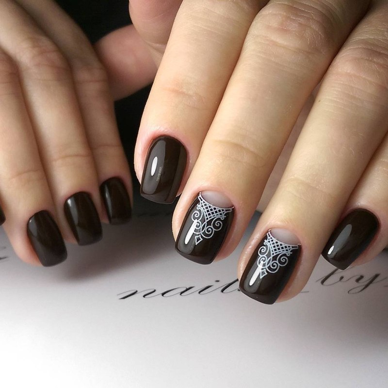 Маникюр в тёмных тонах