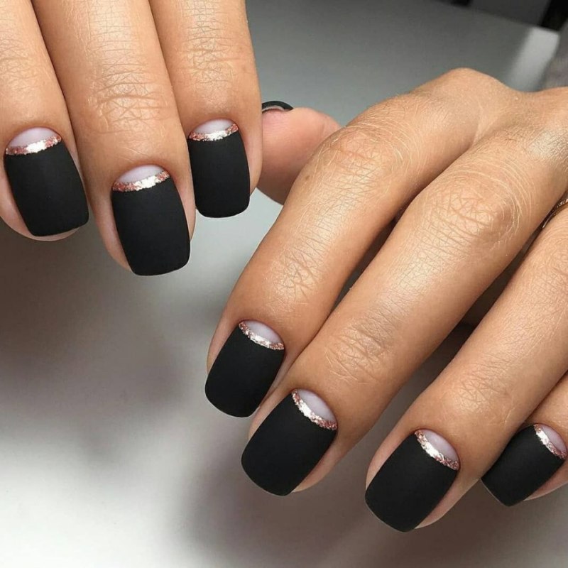 Маникюр коричневый матовый