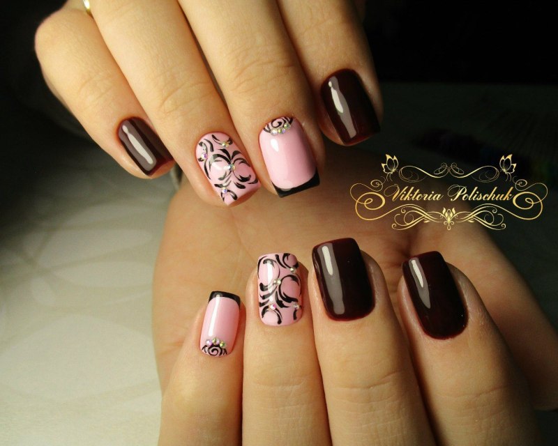 Коричневый маникюр с дизайном на длинные ногти