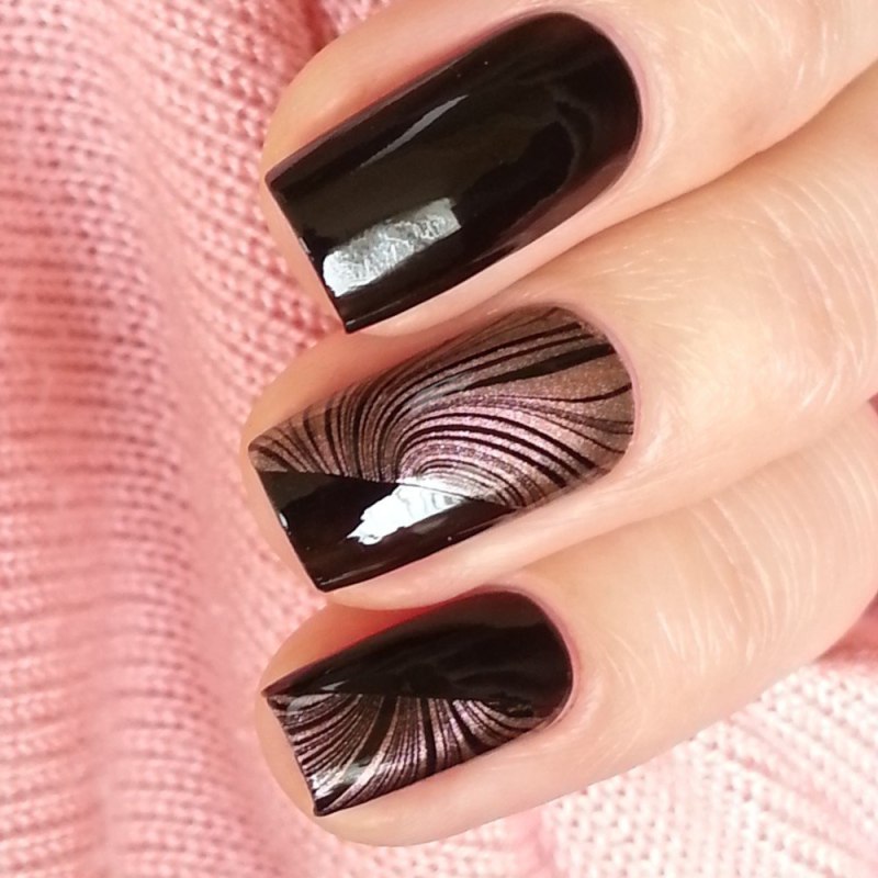 Коричневый маникюр