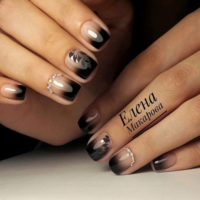 Бежевый маникюр с геометрией