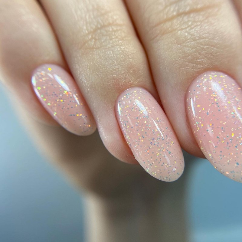 Маникюр Шиммер нюдовый миндаль