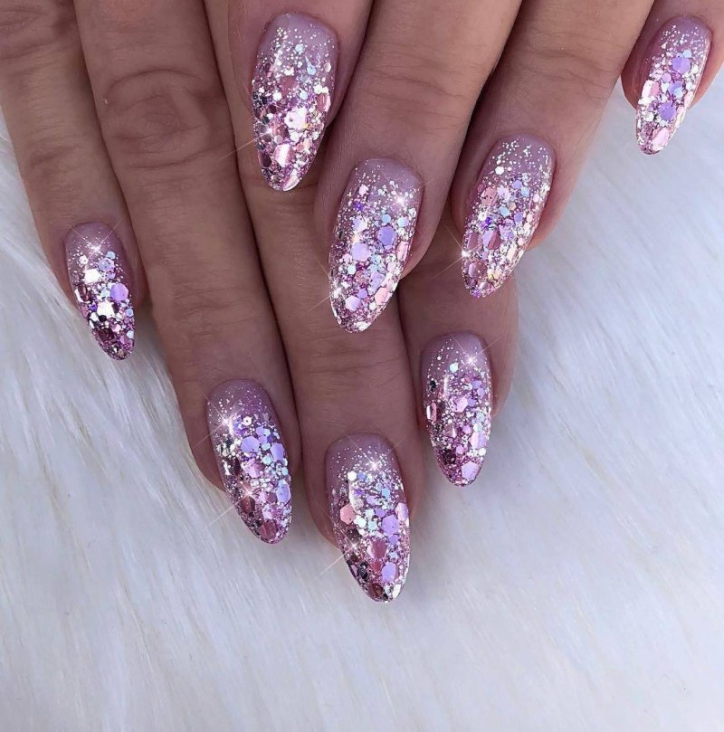 Маникюр с блестками