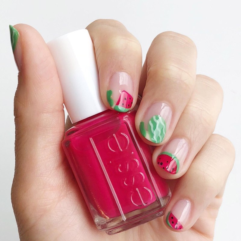 Летний маникюр с арбузом