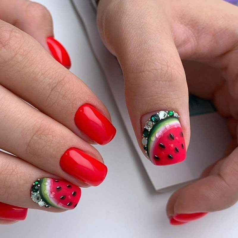 Летний маникюр с фруктами