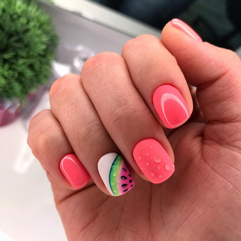 Фрукты на ногтях